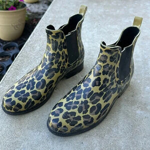 Old navy cheetah rain boots size 9